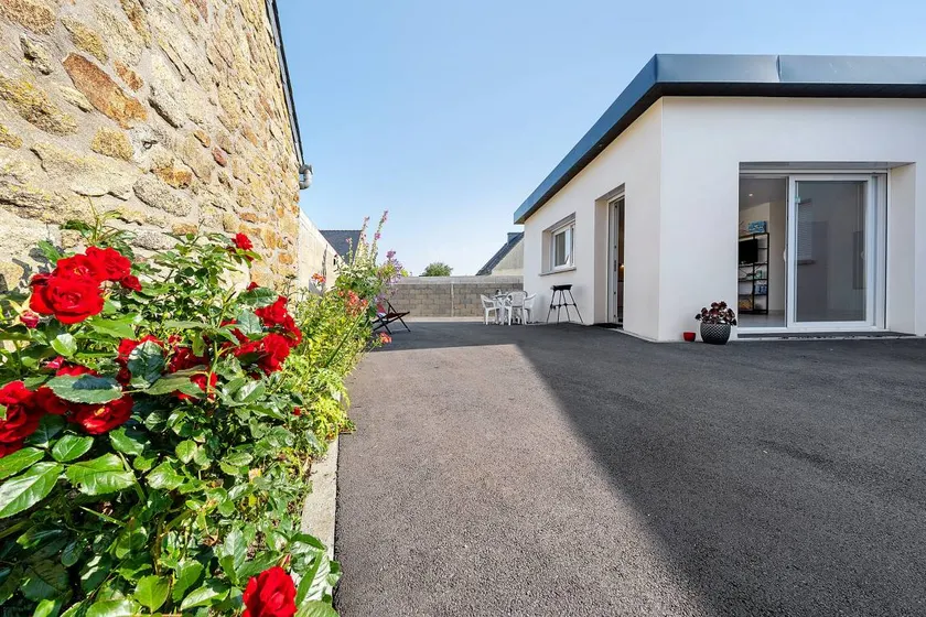 Holiday home with garden & BBQ | Garden view - Image 1