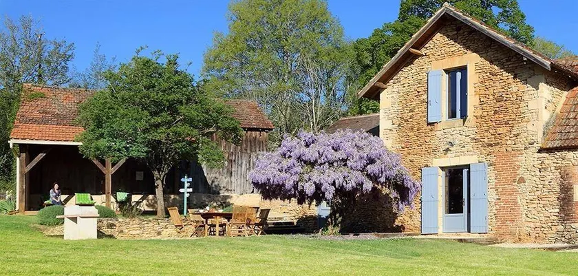 Holiday home with garden & barbecue | River view - Image 1