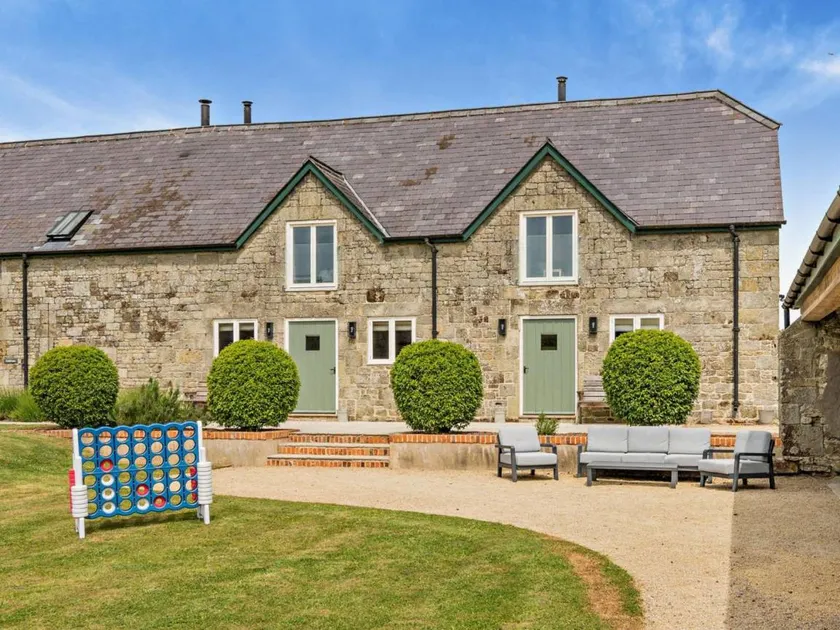 Cottage with terrace, garden & barbecue - Image 1