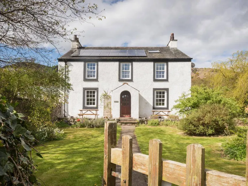 Cottage with garden - Image 1