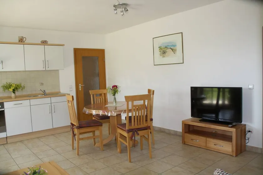 Agradable apartamento apto para niños con barbacoa, terraza y jardín | Vistas al jardín - Image 1