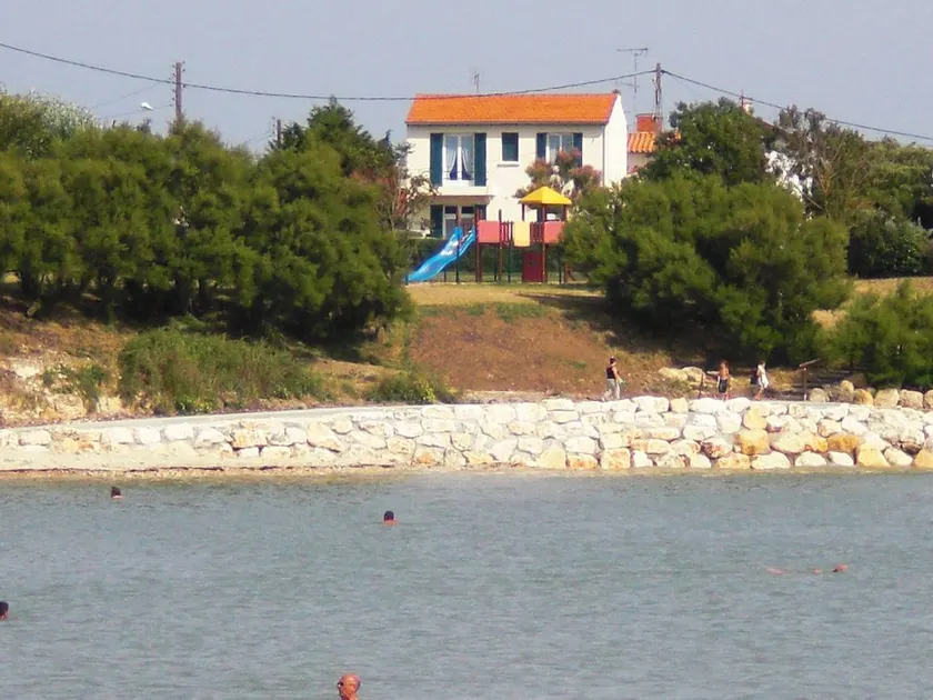 Child-friendly pleasant villa with garden, barbecue & pool | Garden view | Beach nearby | Pets allowed - Image 1