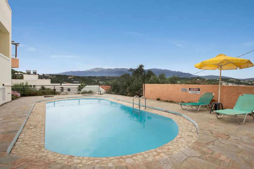 Elegante Villa am Meer, 1 Min. zum Strand von Almyrida - Image 1