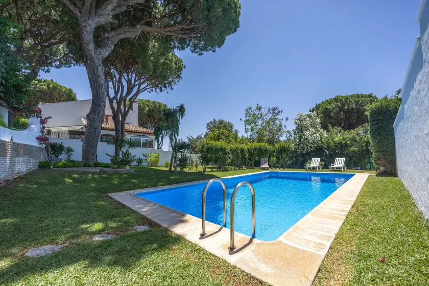 Holiday home with BBQ, garden & private pool | Garden view - Image 1