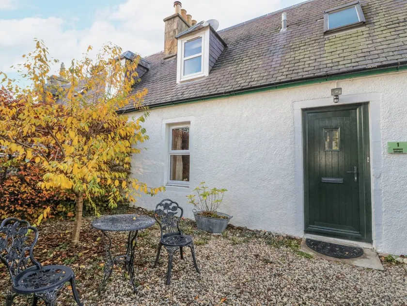 Children-friendly cottage with garden - Image 1