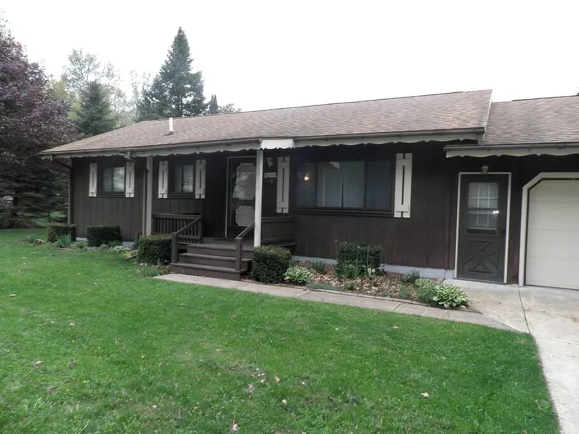 Pet-Friendly, Wonderful Waterfront Family Getaway Cabin with Private Access to Lake Mitchell & Lake Cadillac in Michigan - Image 1