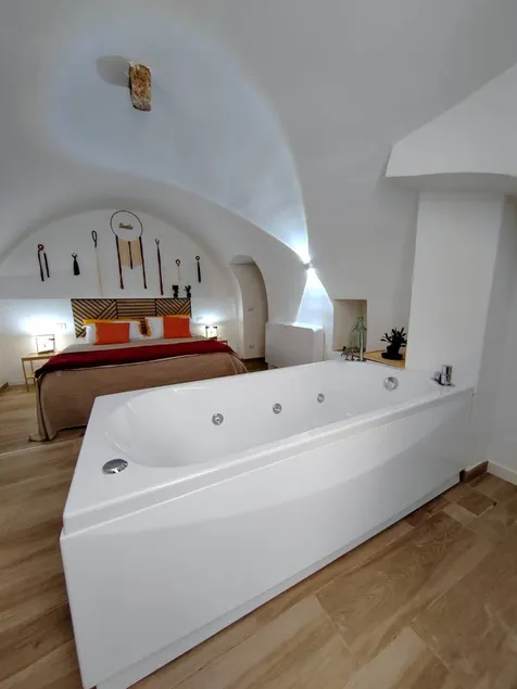Apartment with jacuzzi | City view | Suitable for remote work - Image 1