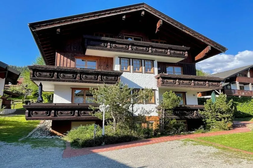 Fully equipped holiday home with terrace | Pet-friendly - Image 1