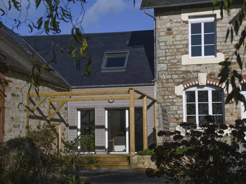Fully equipped cottage with garden & barbeque - Image 1