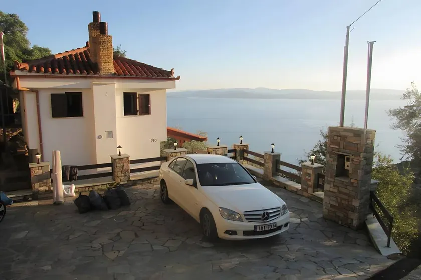 Maison avec jacuzzi, terrasse et jardin | Vue montagne - Image 1