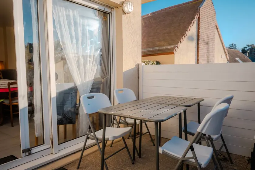 Bernieres-sur-Mer Appartement chaleureux - Image 1