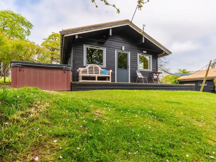 Family-oriented house with hot tub, terrace & garden | Nature view | Dogs allowed - Image 1