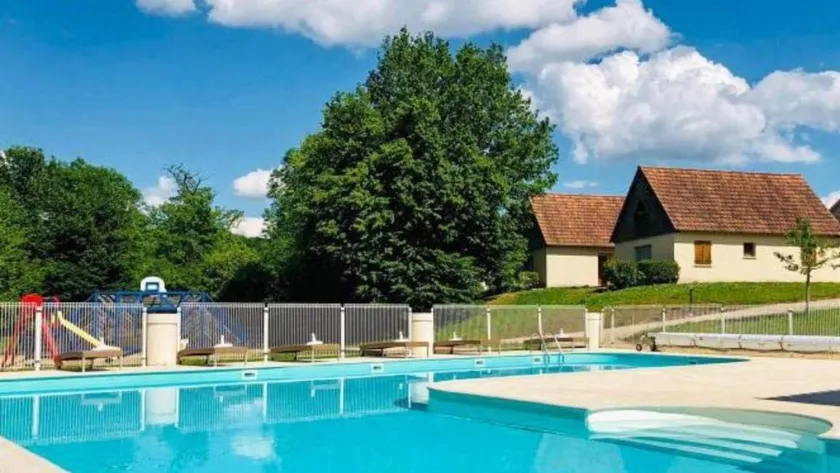 Casa vacacional con piscina, jardín y terraza - Image 1