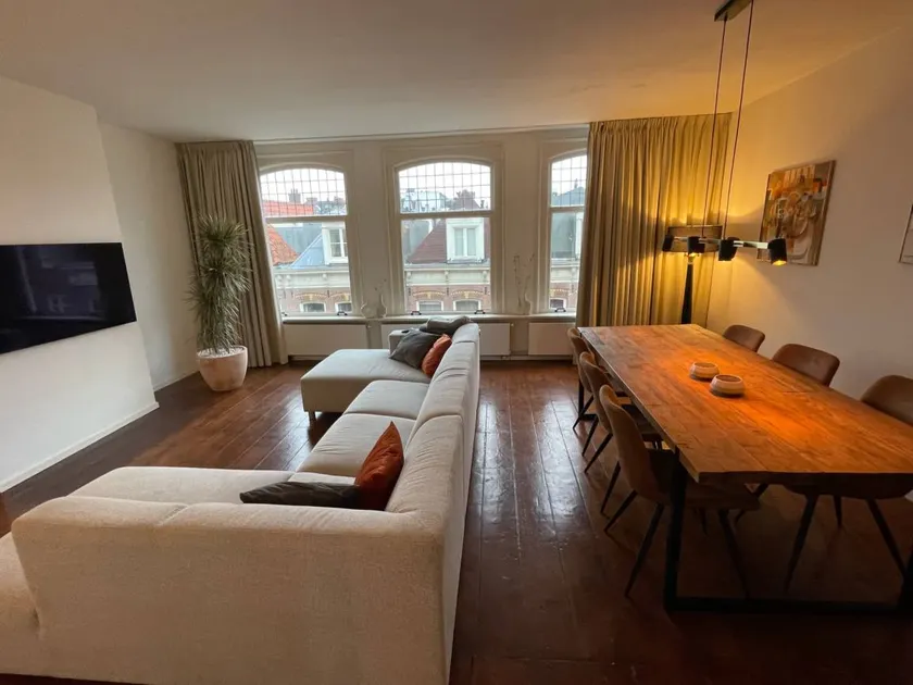 Merveilleux appartement entièrement équipé avec jacuzzi | Vue ville - Image 1