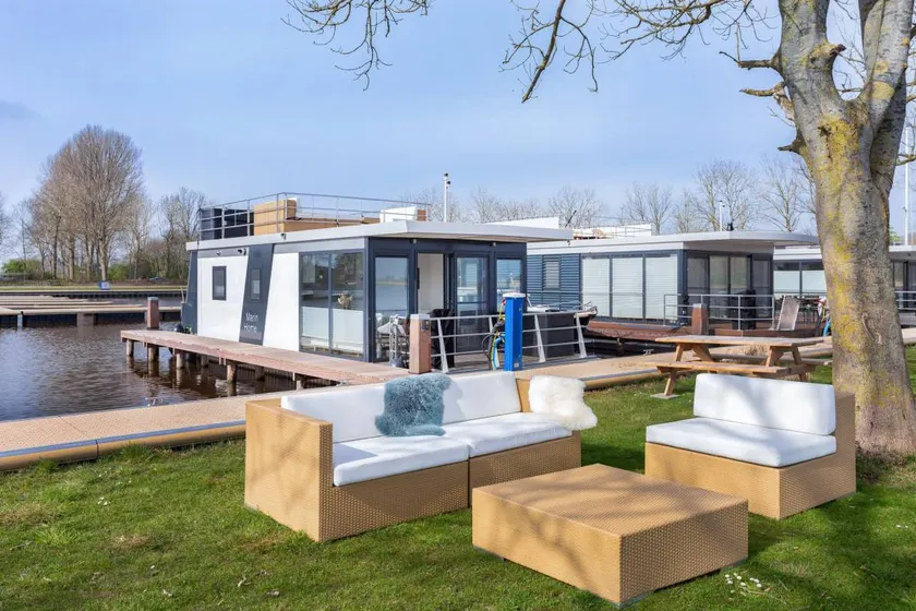 Luxury Houseboat With Roof Terrace And Stunning Views Over The Sneekermeer - Image 1