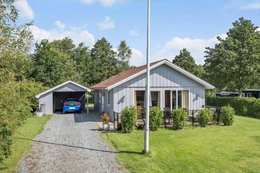 Holiday home with terrace, barbeque & sauna - Image 1