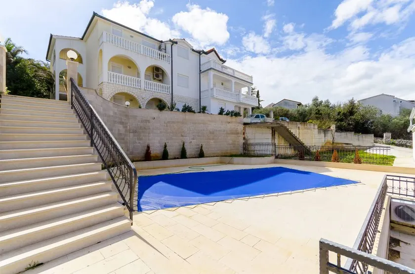 Beautiful apartment with barbeque & pool | Garden view | Pet-friendly - Image 1
