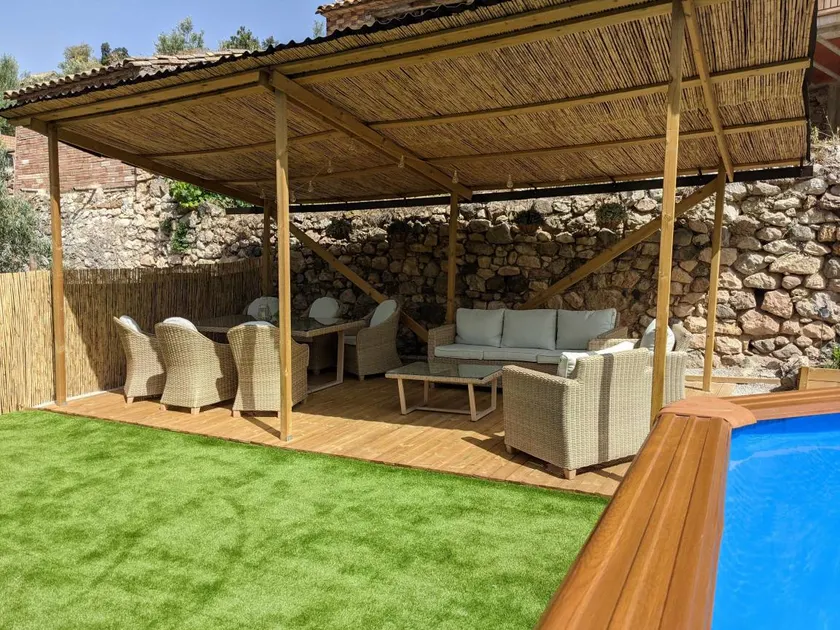Holiday home with private pool & garden | Water view - Image 1