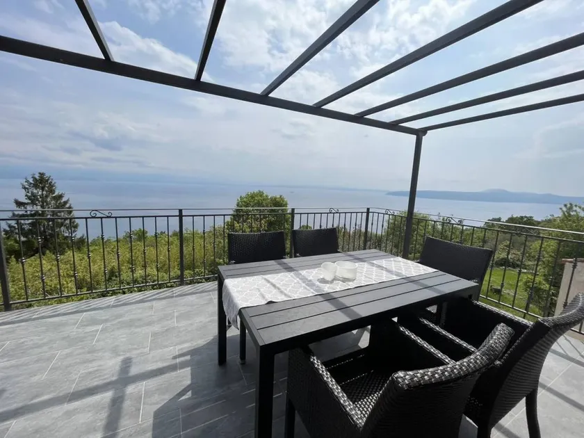 Holiday home with garden, terrace & BBQ | Water view - Image 1
