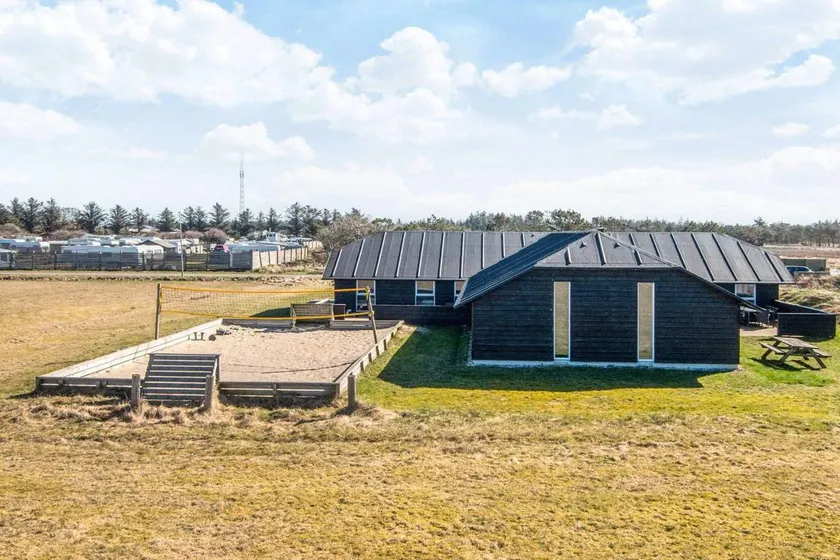 Family-oriented lovely holiday home with hot tub, terrace & pool | Pets are welcome - Image 1