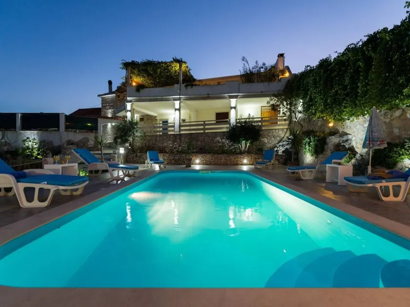 House with garden, terrace & private pool - Image 1
