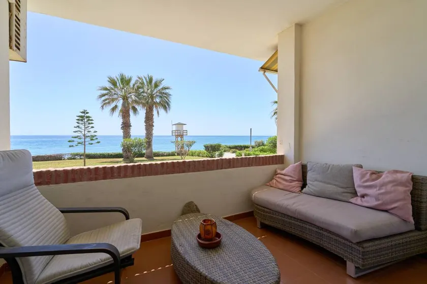 Merveilleux appartement entièrement équipé avec terrasse | Vue mer | Proche de la plage - Image 1
