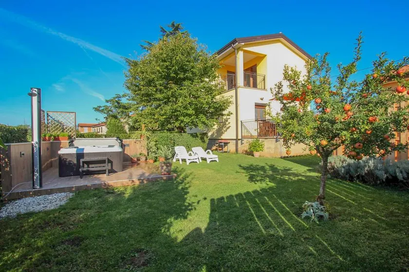 Two bedroom house with terrace Dajla, Novigrad (K-11612) - Image 1