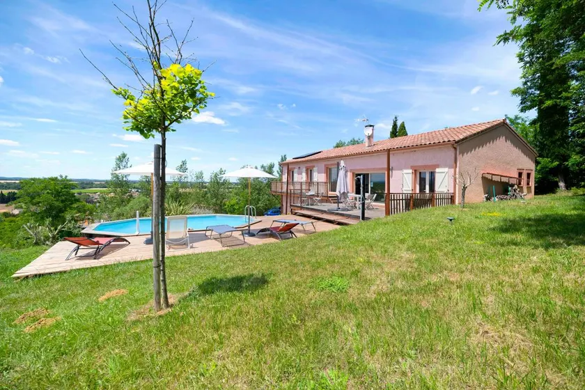 Fully Equipped House with Pool, Stunning Views & Peaceful Setting - Image 1