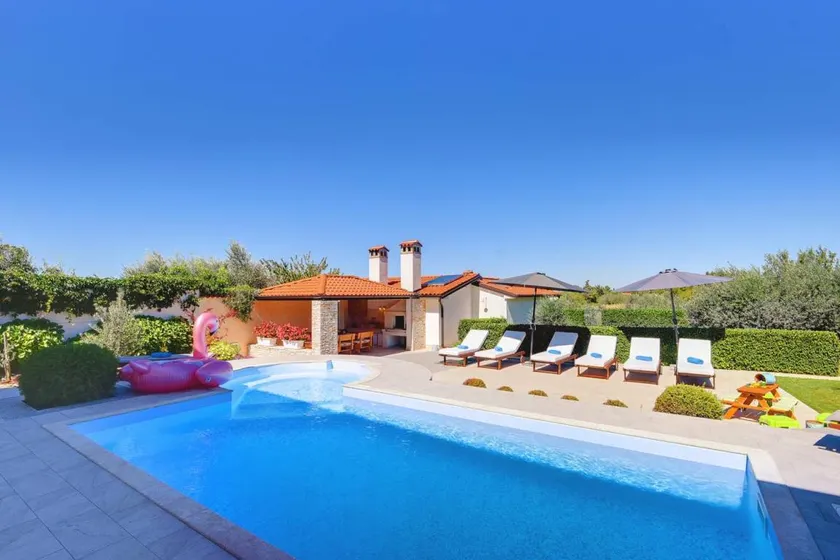 Villa near Rovinj with private pool, sauna, jacuzzi and gym - Image 1
