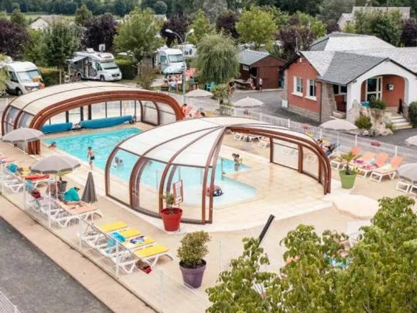 Mobile home with heated pool & terrace - Image 1