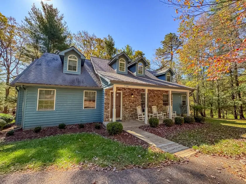 Children-friendly house with pool, BBQ & hot tub | Lake view | Suitable for remote work | Pets allowed - Image 1