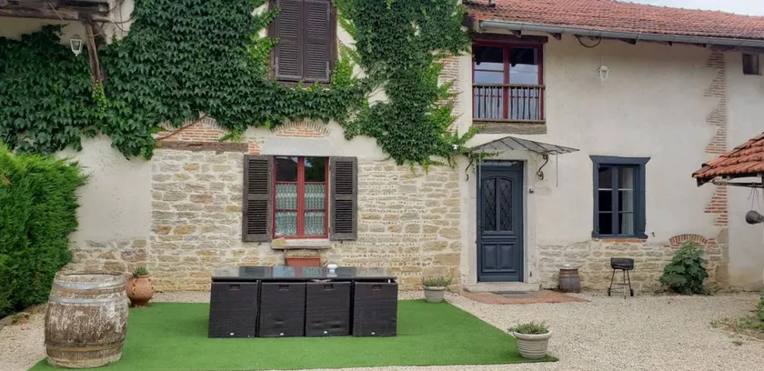 House with BBQ, terrace & garden | Garden view - Image 1