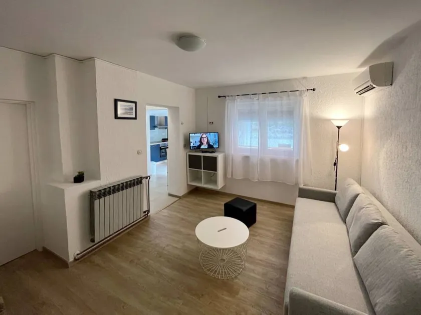 Flat with terrace & barbeque | Garden view - Image 1