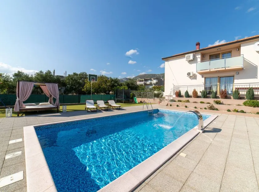 House with private pool, garden & jacuzzi | Water view - Image 1