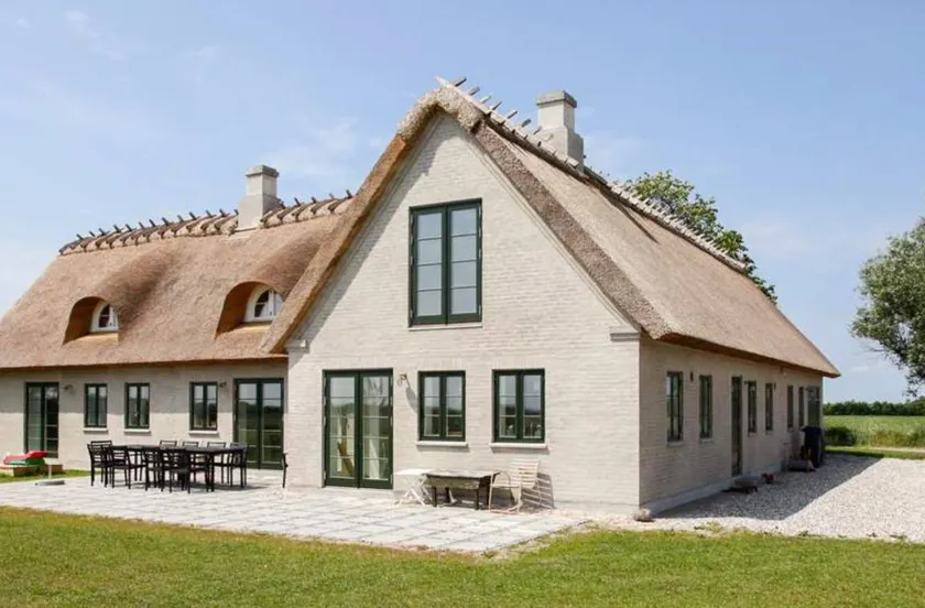 Embraced by rural feel in a thatched house - Image 1