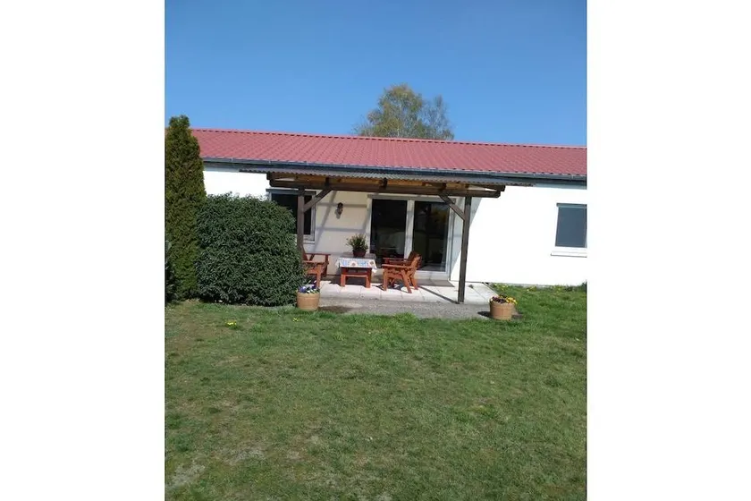 Holiday home with terrace, garden & barbecue - Image 1