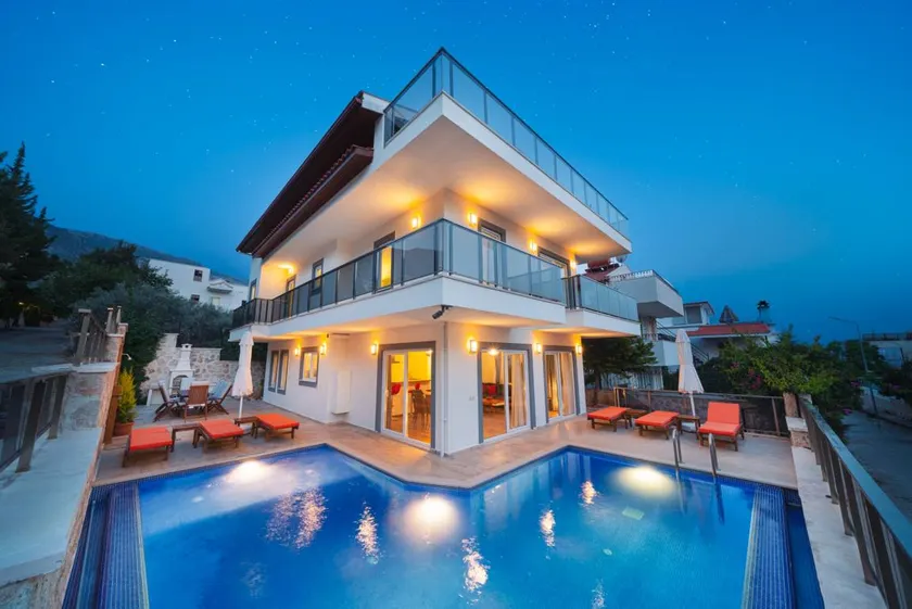 Fully equipped villa with pool, barbeque & terrace | Sea view - Image 1