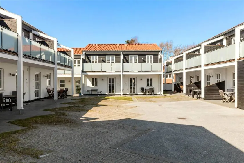 Holiday apartment with barbecue, terrace & jacuzzi - Image 1