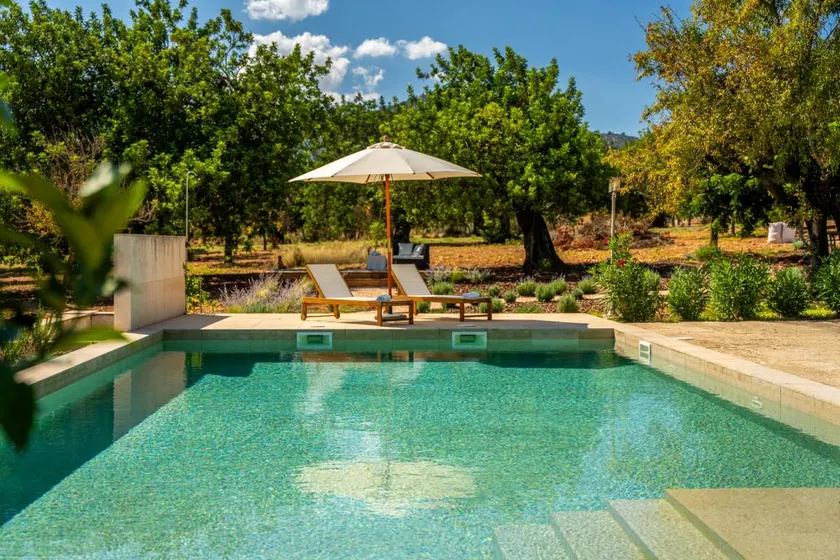 Holiday home with private pool, terrace & barbecue - Image 1