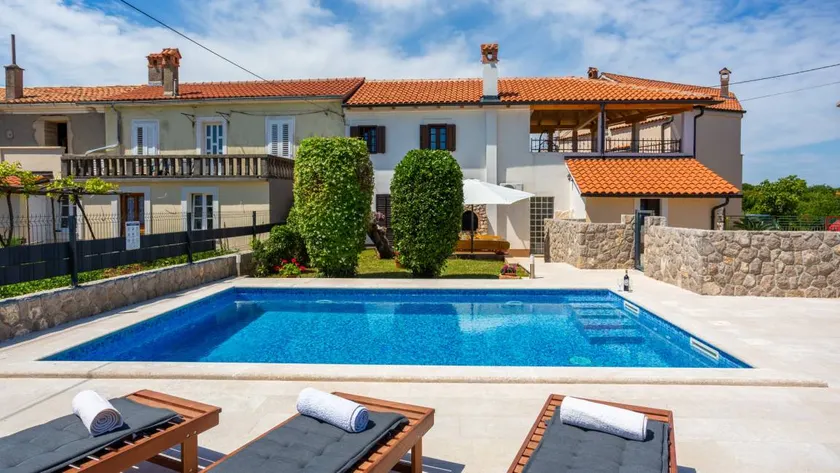 Villa with barbecue, terrace & garden - Image 1