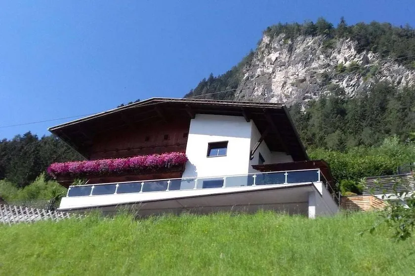 Holiday home with terrace & barbeque - Image 1