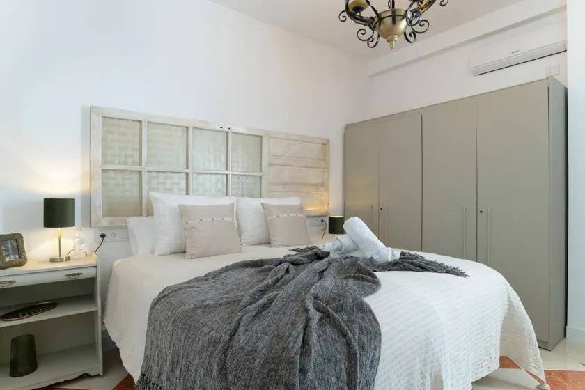 Private room with fast internet, BBQ & terrace | Mountain view | Pet-friendly - Image 1