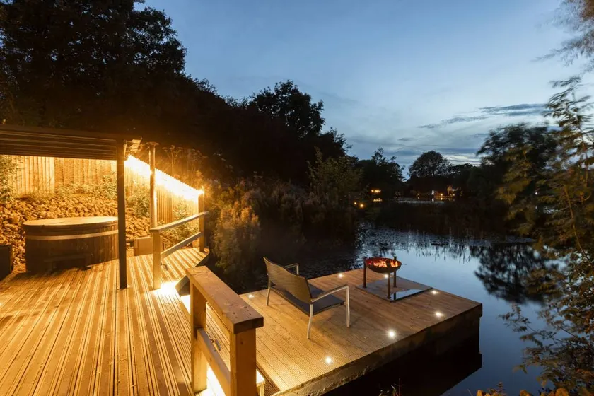 Cottage with garden & hot tub - Image 1