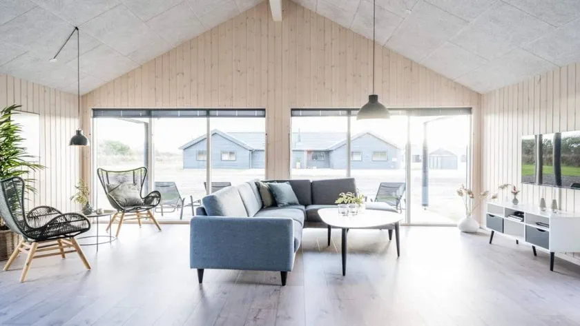 Holiday home with terrace, hot tub & pool - Image 1