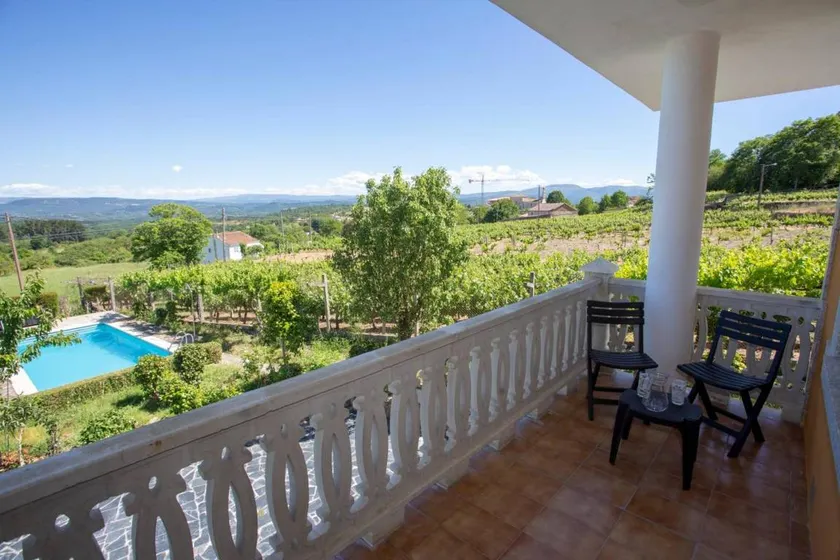 Familienorientierte Villa mit Whirlpool, privatem Pool und Terrasse | Gartenblick | Ideal für Homeoffice | Haustierfreundlich - Image 1