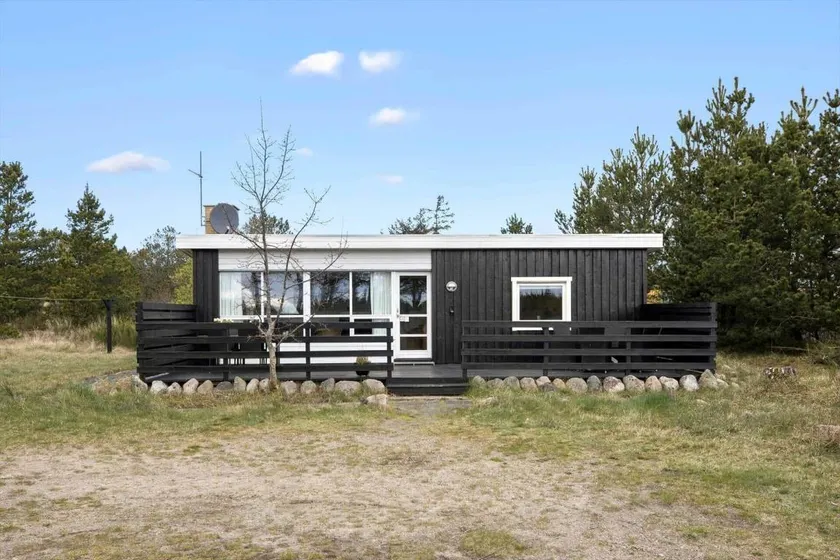 Holiday home with barbecue, terrace & sauna - Image 1