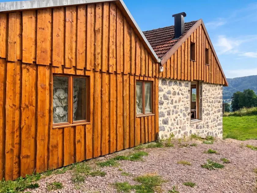 Holiday home with BBQ, garden & sauna | Mountain view - Image 1