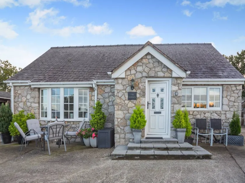 Family-friendly charming cottage with garden & terrace | Pet-friendly - Image 1
