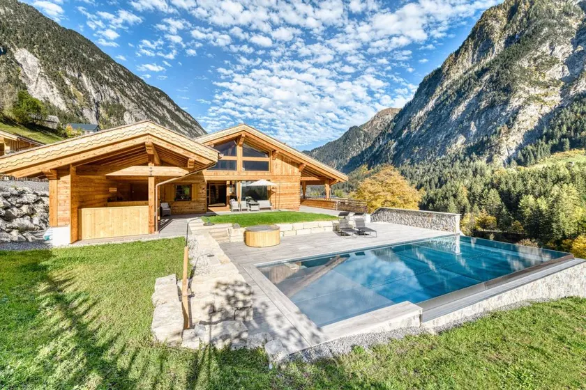Villa accogliente e familiare con giardino, idromassaggio e piscina | Vista sulla montagna | Vicino alle piste da sci | Accetta animali domestici - Image 1