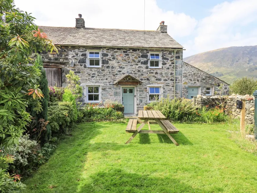 Cottage with garden - Image 1